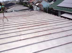 施工前　外壁塗装：なし　屋根塗装：ヤネフレッシュ塗料　施工地域：神奈川県茅ヶ崎市菱沼